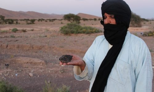 مغربي يصدر أول دليل عربي وافريقي مفصل للنيازك