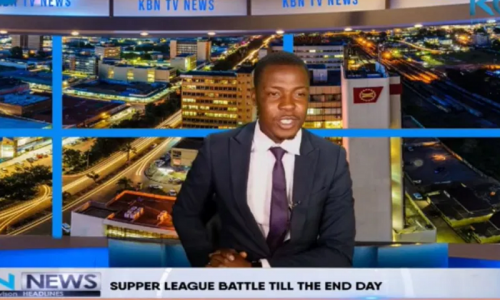 مذيع تلفزيوني” يقطع النشرة للمطالبة براتبه ورواتب زملائه.. والقناة تعلق ببيان