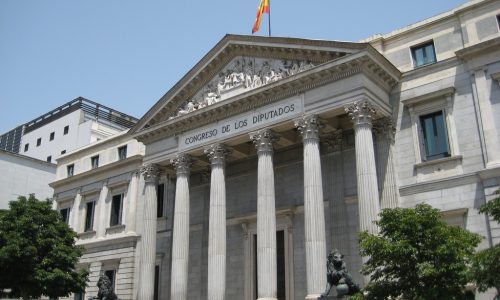 إستنفار في البرلمان الإسباني بسبب بن بطوش