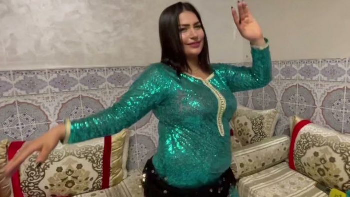 التهديد والتحريض على اغتصاب قاصر يقود الراقصة هيام إلى الإعتقال