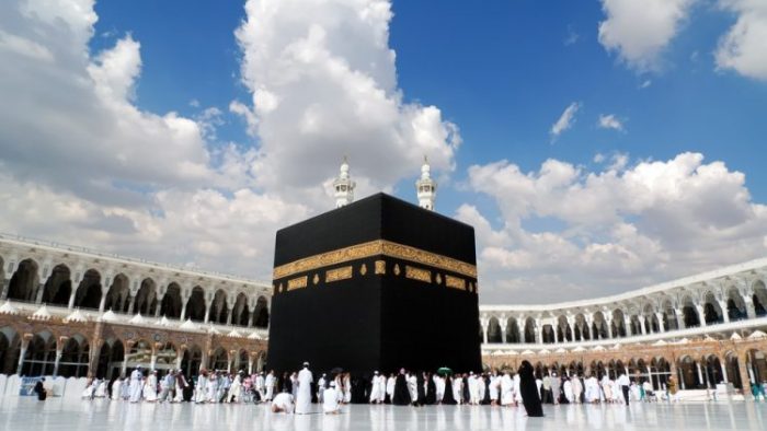 السعودية تتيح للمعتمرين إصدار تصاريح العمرة اليكترونياً