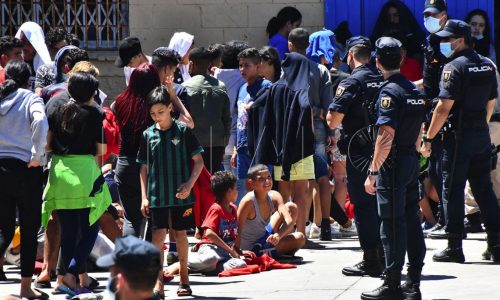 منظمة حقوقية تٌطالب اسبانيا بحل مشكل القاصرين في الثغرين المحتلين